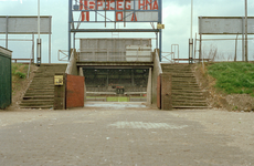 835253 Afbeelding van de toegang tot Vak R in het Stadion Galgenwaard (Stadionplein) te Utrecht.